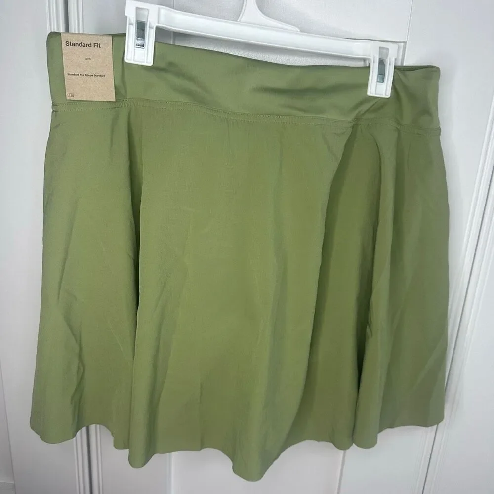 NWT Nike olive Green Tennis Skirt with Shorts Under that have Pockets. Size XL (